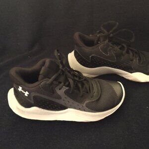 Black Under Amour basketball shoes girls